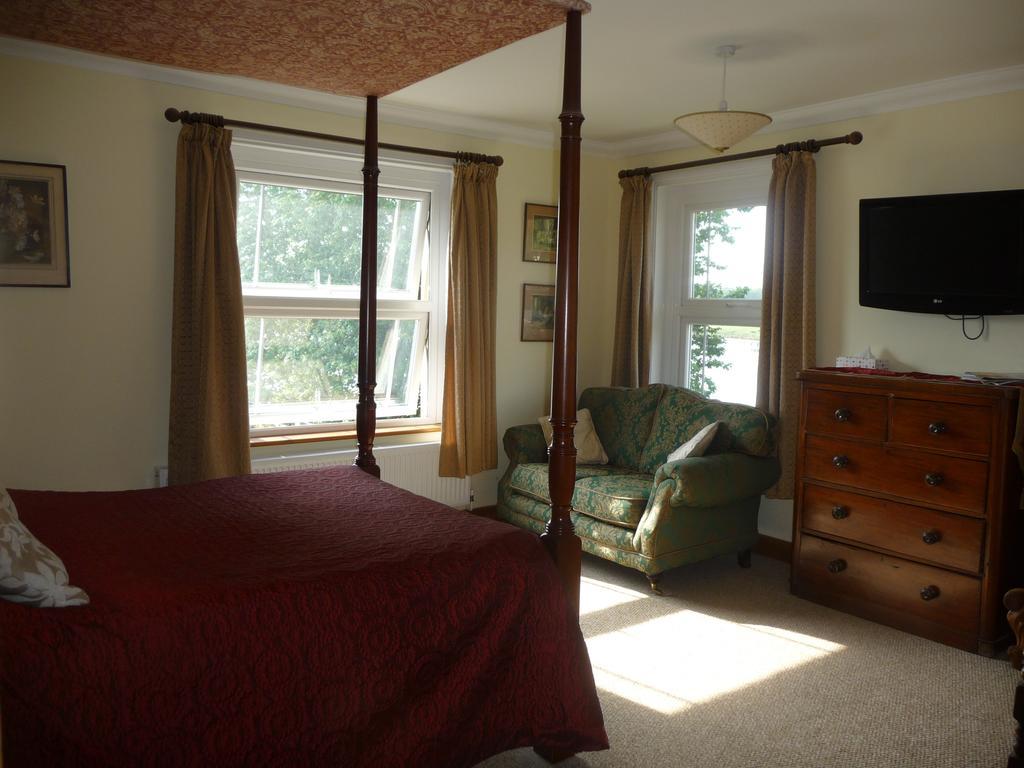 Ivy Hall Wootton Bridge  Habitación foto